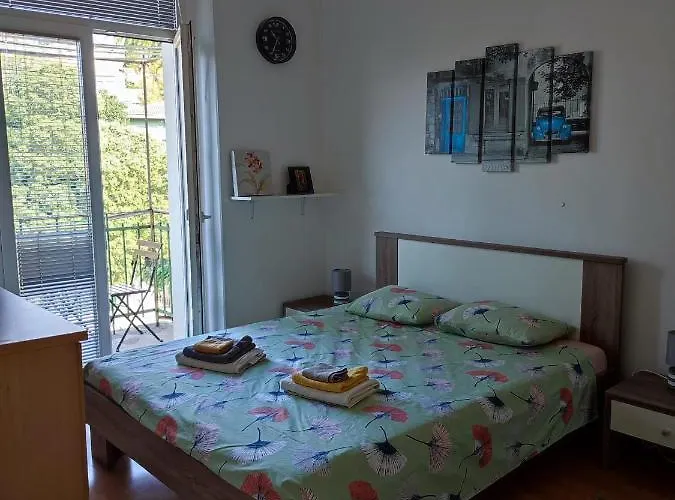 Gloria And Eneo With Free Parking Apartman
